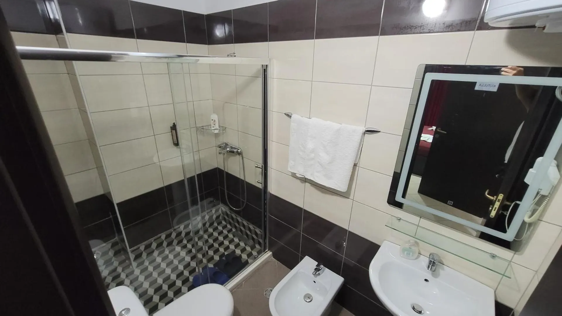 Haris Hotel Vlore 3*,
